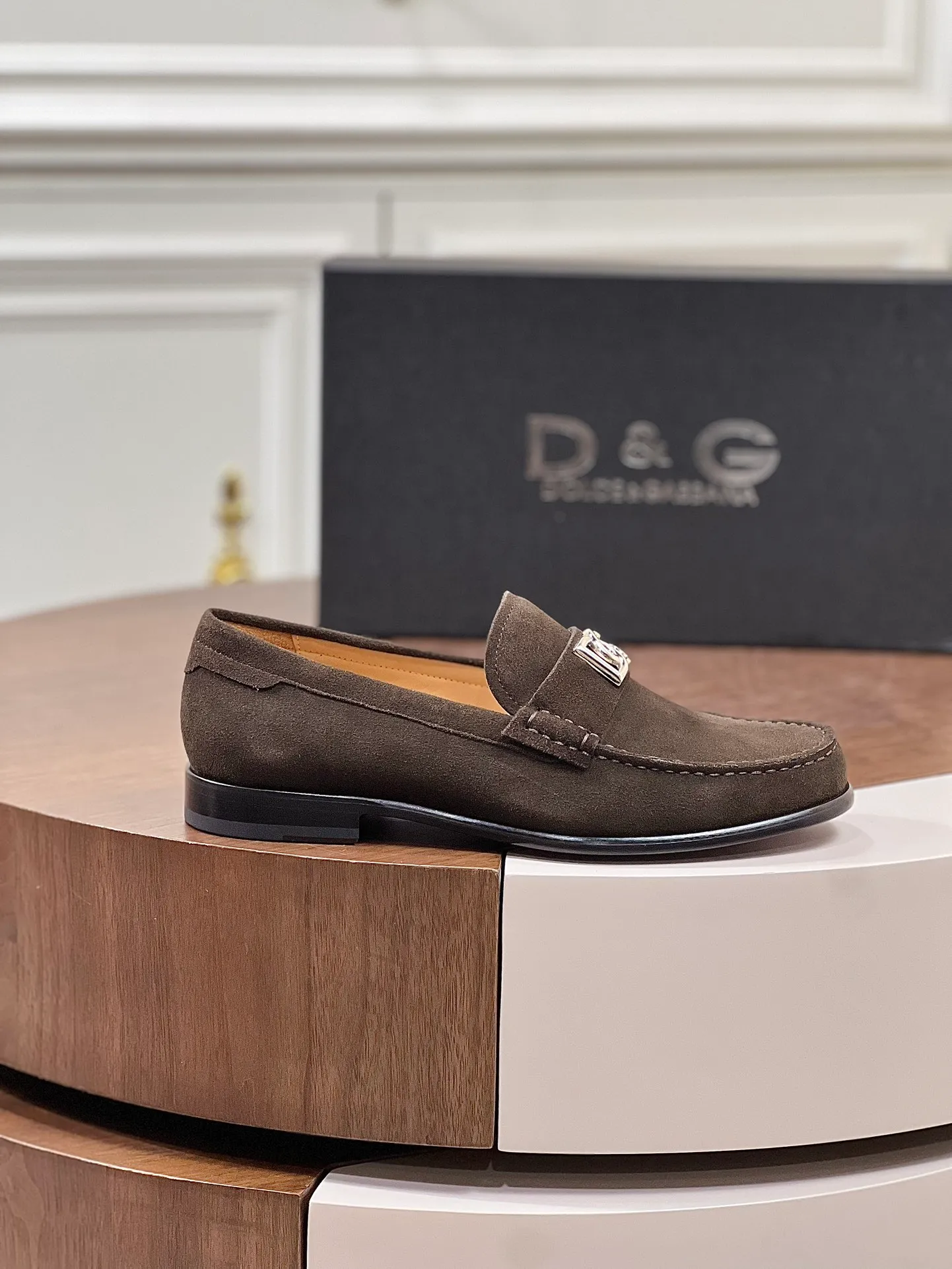 Factory price: 960💰••New product••Dolce&Gabb*_Dg high-end men's formal shoes and casual leather shoes. First-layer cowhide upper imported from Italy. You can see the leather texture at a glance. Breathable calfskin lining. High-end and luxurious leather outsole. Unique style. Finely crafted details! Size: 39-44 (38.45.46 customized)